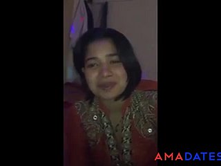 파키스탄 아줌마는 펀자 브어 언어 더러운 더러운의시를 읽고