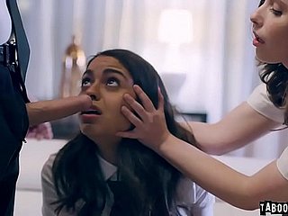 Virgin babe kolej Casey Calvert diundangnya bersama rakan sekelas Vienna Black dan ditipu seks dengan dia stepbro Justin Hunt dan mula 3some a.