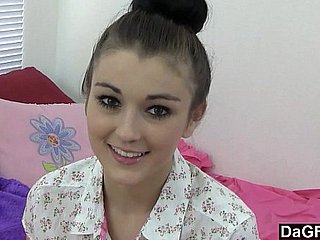 Nervoso teenager fa porno per la prima volta