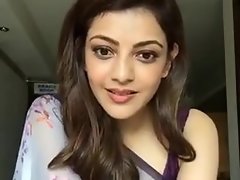 Kajal Aggarwal Mostrando ascelle e tette with regard to maniche Saree