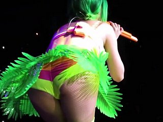 Katy Perry เสน่ห์ & ลามกชีวิตบนเวที