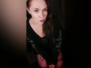 熱い隣人はあなたのために彼女の大きなおっぱいを吸って搾り出します！