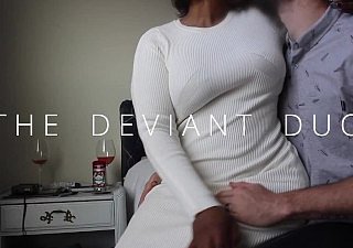 Cumming Mesh Court: Echtes Paar intensives verdammte böse Frau saugt und reitet Schwanz für heißes Sperma auf Titten