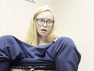 Niegrzeczna pielęgniarka cipka Zagraj w napaloną gorącą gilt milf