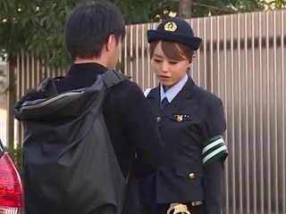 Slutty Flatfoot Akiho Yoshizawa akan menggedor di belakang mobil