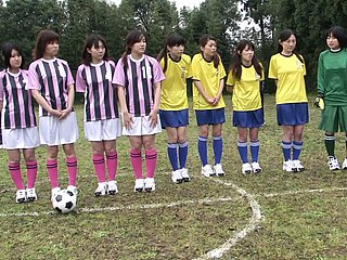 Asiatisches Fussballtraining Artet Zur Harten Sexodegie Aus