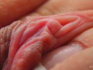 Сольное действие с Джейдом, используя свои пальцы, чтобы угодить себе