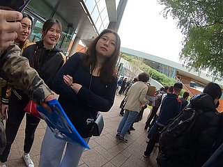 Pelajar perempuan Cina di Hong Kong