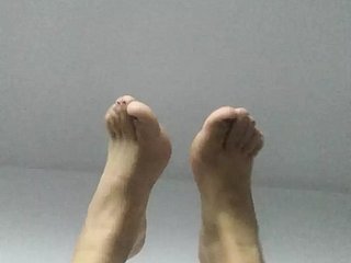 kaki gadis cina