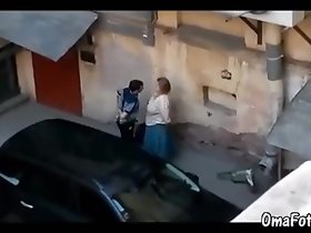 OmaFotzE هواة الجدة الجنس في زقاق العودة