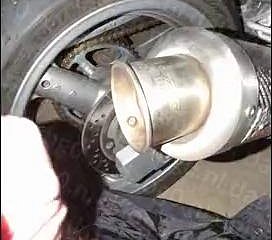 dabg0 سوزوکی ڈاکو 650 ایس موٹرسائیکل ایگزاسٹ کو بھاڑ میں ڈالتا ہے۔