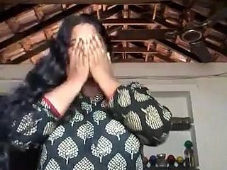 ป้า Mallu ร้อนลอกแสดงหัวนมฉ่ำ