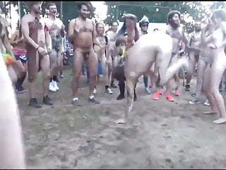 Elle be in love with danser nue en public, j'aime branler sur lass