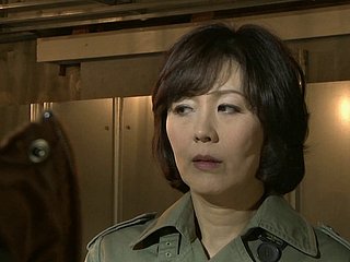 Hitomi Enjoji adalah seorang wanita yang matang dengan fantasi keriting
