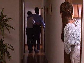 Распутная цыпленок берет на себя член Their way боссов делают ее занять несколько Эякуляции